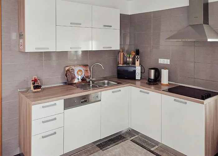 Appartement 3 Bedroom Stunning Apartment In Gracac *