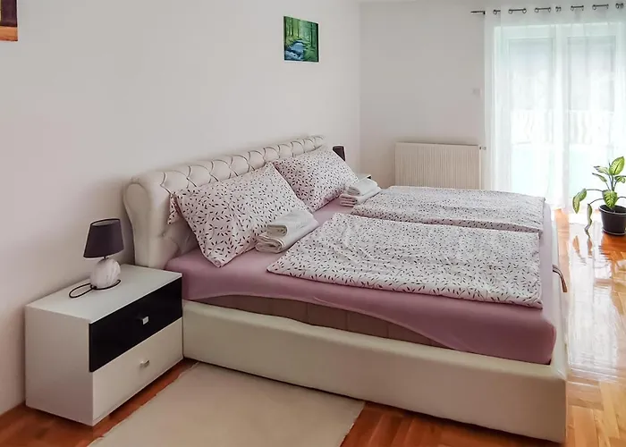 3 Bedroom Stunning Apartment In Gracac