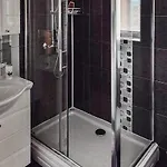 3 Bedroom Stunning Apartment In Gracac Apartmán *