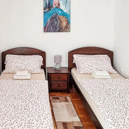 Amazing Apartment In Gracac * Gračac