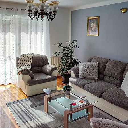 3 Bedroom Stunning Apartment In Gracac