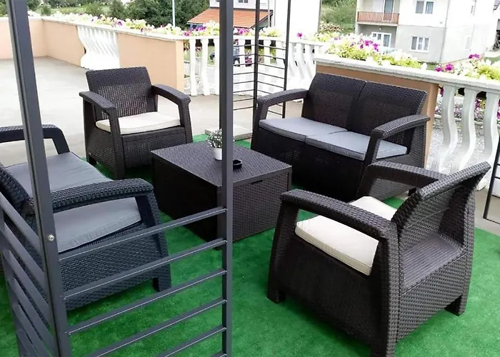 3 Bedroom Stunning Apartment In Gracac Appartamento *