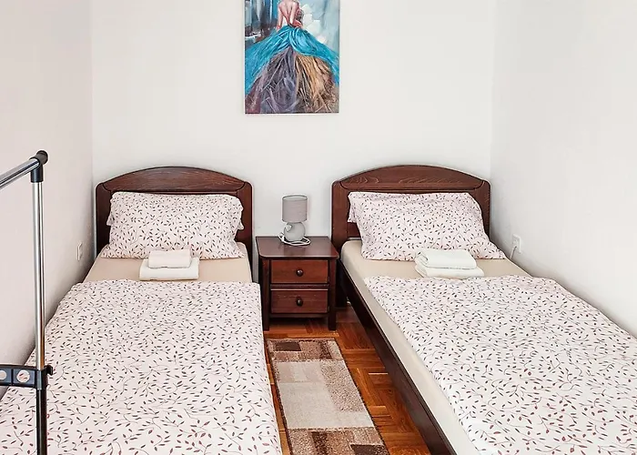 3 Bedroom Stunning Apartment In Gracac * Грачац