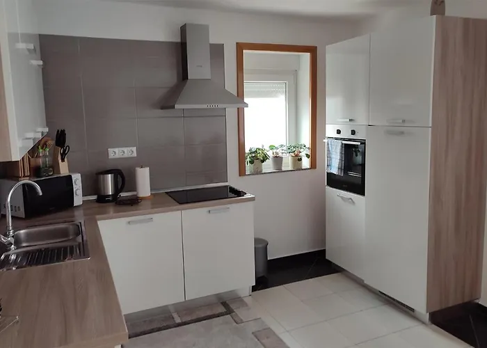 3 Bedroom Stunning Apartment In Gracac * Gračac